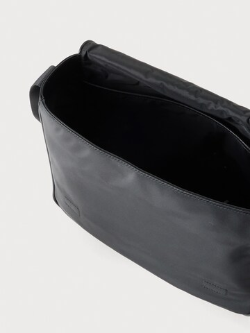 Calvin Klein Messenger in Black