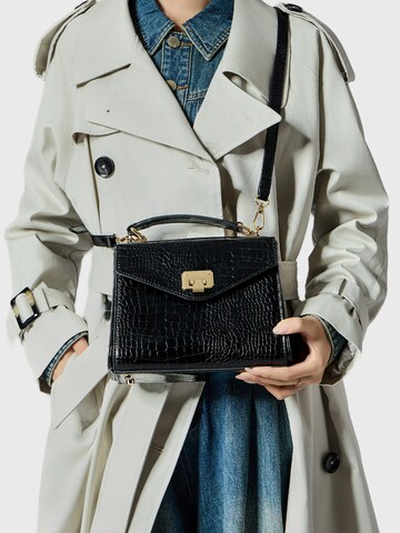 Victoria Hyde Handbag 'Duchess' in Black: front