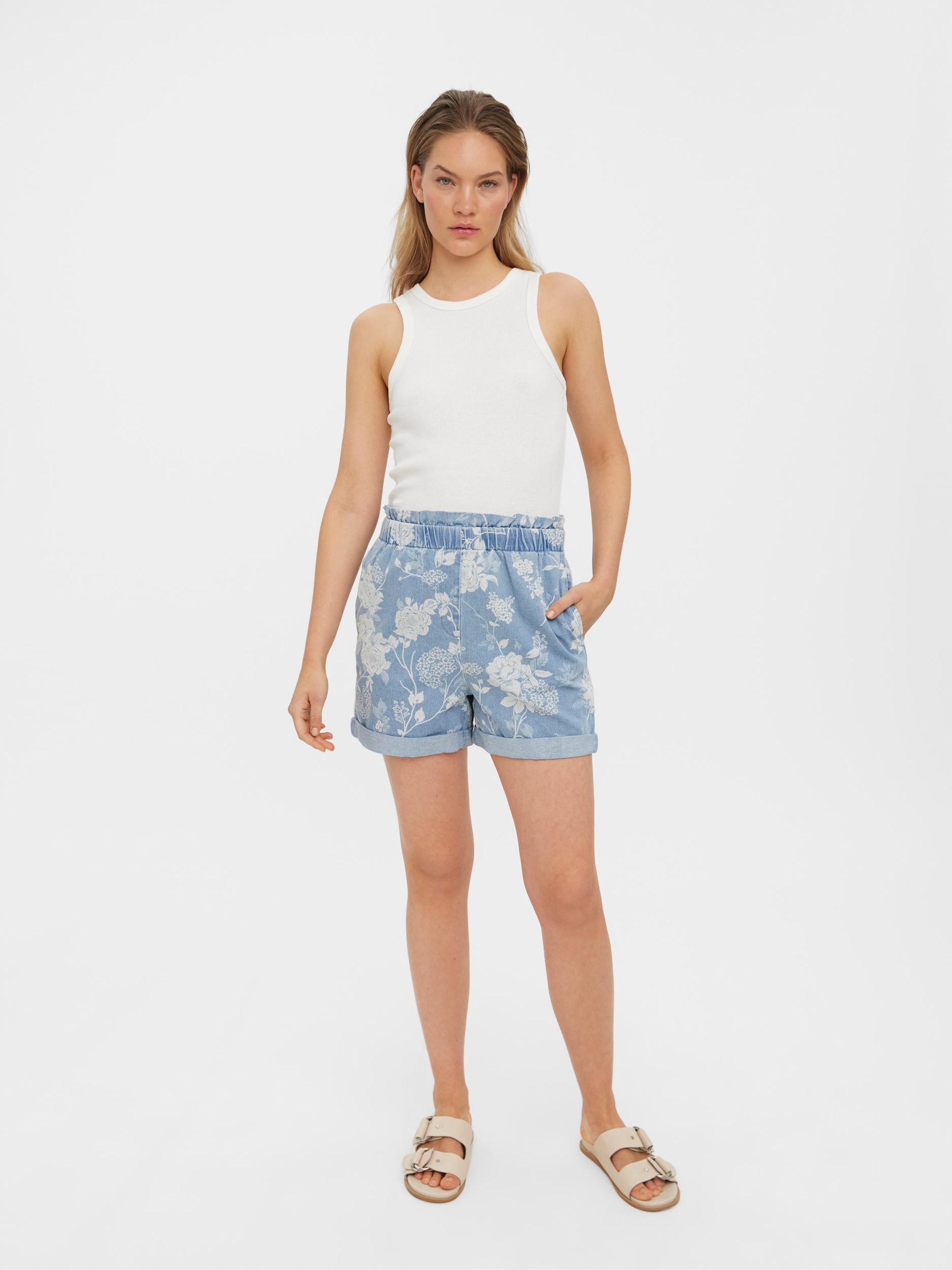 Frauen Jeans VERO MODA Shorts 'Flora' in Blau - CP30559 Frauen Jeans VERO MODA Shorts 'Flora' in Blau - CP30559