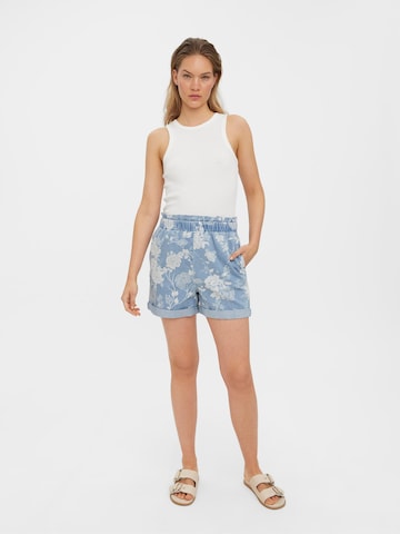 VERO MODA Regular Jeans 'Flora' in Blauw