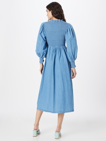 Robe Warehouse en bleu