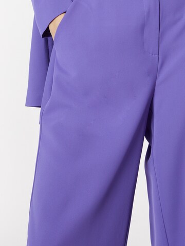 SISTERS POINT Široke hlačnice Hlače 'VAGNA' | vijolična barva