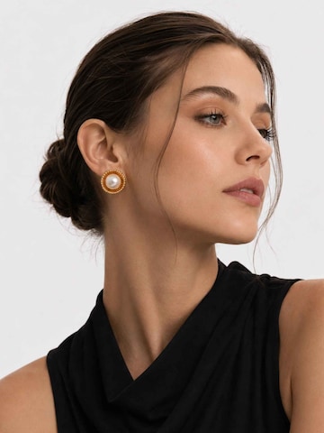 RteRme Náušnice 'Liora Pearl Encased Stud Earrings' – zlatá