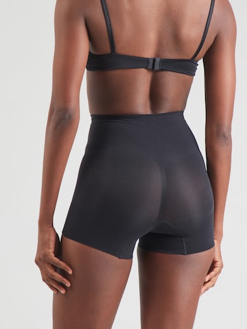 SPANXHlačice za oblikovanje 'Everyday' - crna boja
