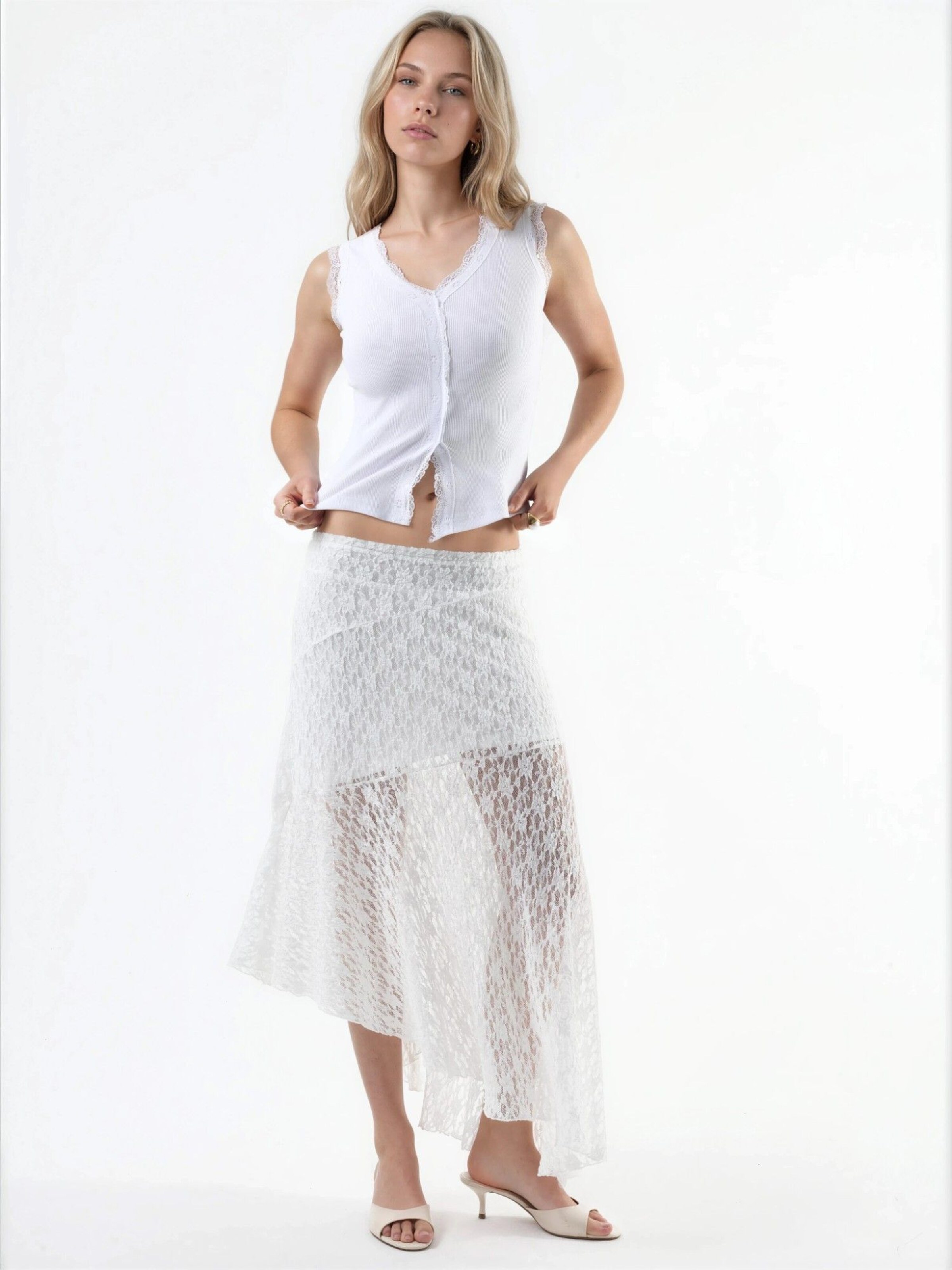 Qu Style Top in White