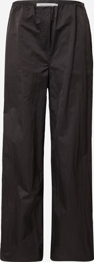 Pantaloni Calvin Klein Jeans pe negru, Vizualizare produs