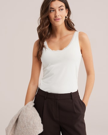 WE Fashion Τοπ σε λευκό: μπροστά