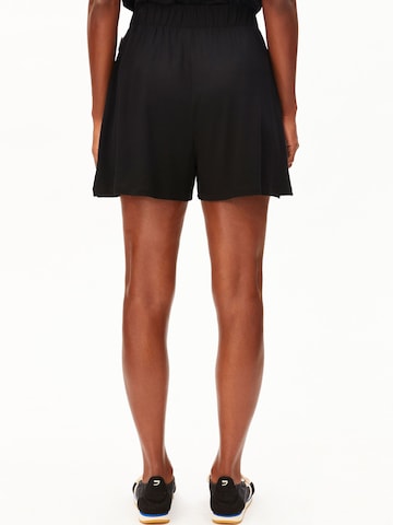 ARMEDANGELS Loose fit Trousers in Black: front