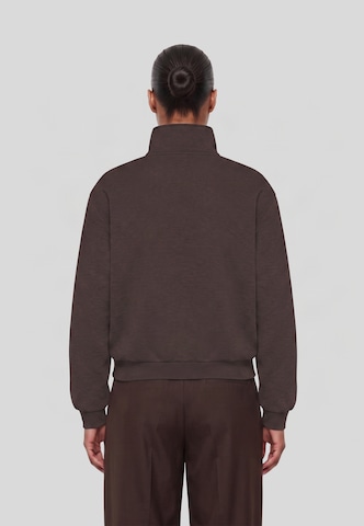 Urban Classics Sweatshirt in Bruin: terug