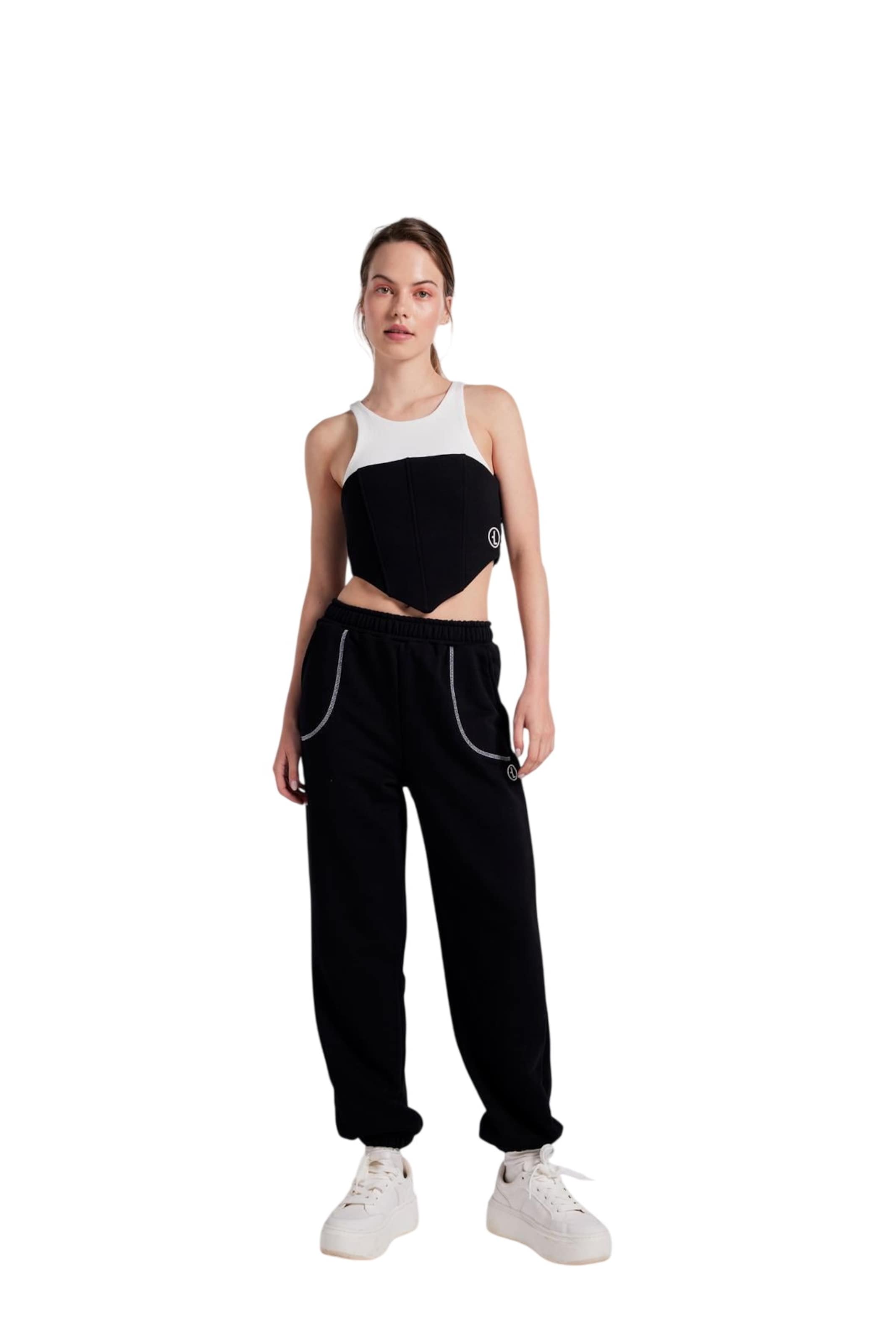 HOLLY LOLLY Tapered Hose in Schwarz