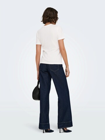 ONLY - Camiseta 'ONLHENNY' en blanco