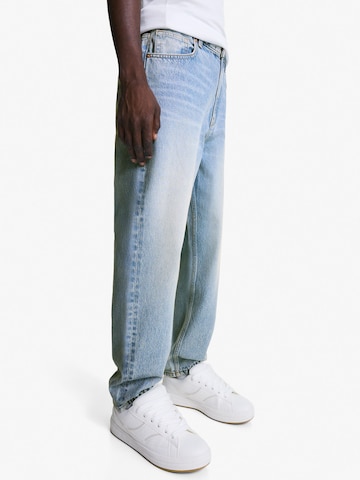 Bershka Loose fit Jeans in Blue: front