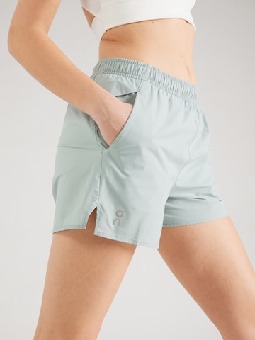 regular Pantaloni sportivi 'Essential' di On in verde