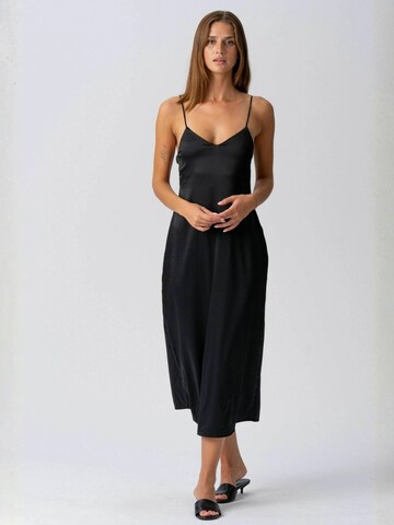 TEESHOPPEN Ruha ' Elena ' - fekete