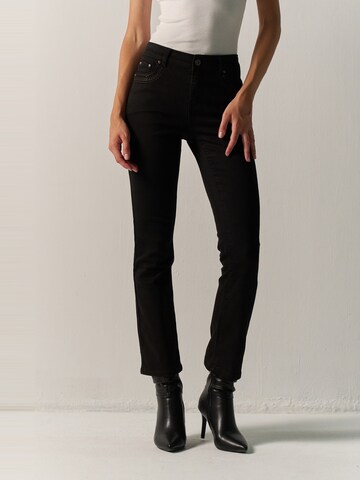 regular Jeans di KOROSHI in nero: frontale