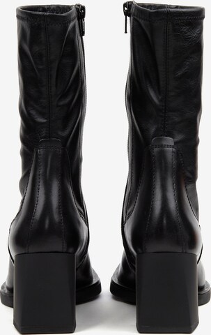 VAGABOND SHOEMAKERS حذاء للكاحل 'EDWINA' بلون أسود