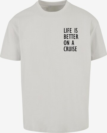 Merchcode T-Shirt 'Life Is Better' in Grau: predná strana