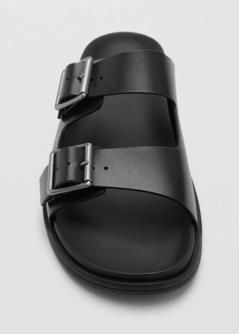MANGO MAN Pantolette 'Buckle' in Schwarz