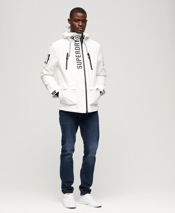 Veste fonctionnelle 'Ultimate' Superdry en blanc