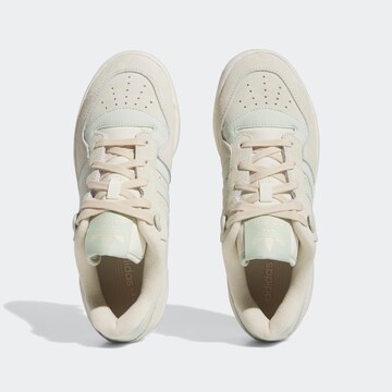 ADIDAS ORIGINALS Låg sneaker 'Rivalry' i beige