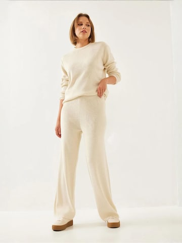 Completo pantalone di Bianco Lucci in beige
