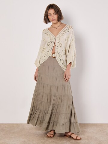 Apricot Tiered Maxi Skirt ' ' in Grau: Vorderseite