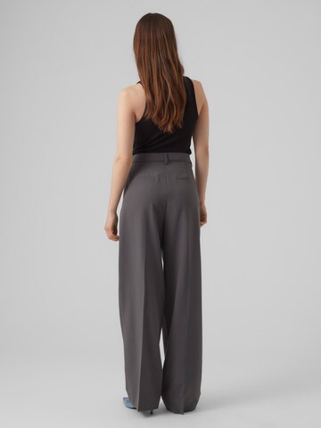 VERO MODA Wide leg Pleat-Front Pants 'TROIAN' in Grey