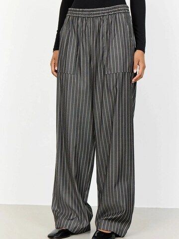 Levete Room Wide leg Broek 'Kaya 2' in Zwart: voorkant