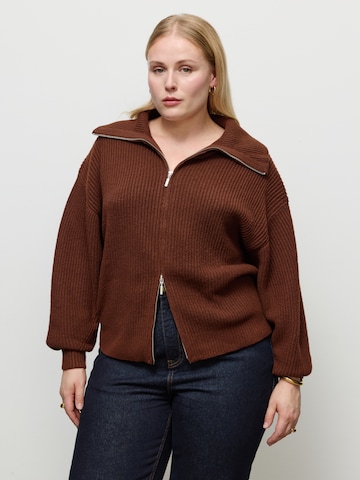 CITA MAASS Knit Cardigan in Brown: front