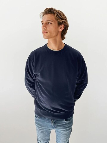 A Question Of (AQO) Sweatshirt 'Johannes' i blå