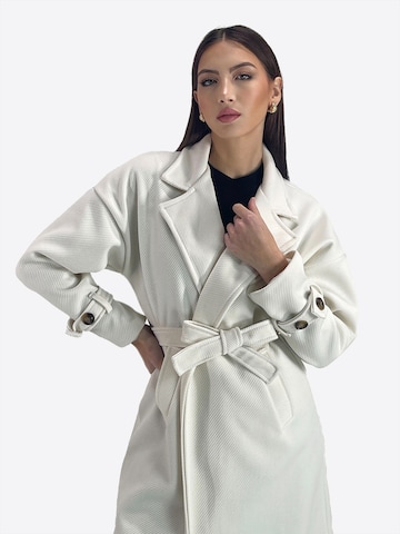 Elara Overgangsfrakke i hvid