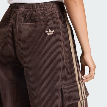 Loosefit Pantaloni cargo di ADIDAS ORIGINALS in marrone