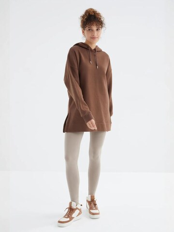 Tommy Life Sweatshirt in Brown