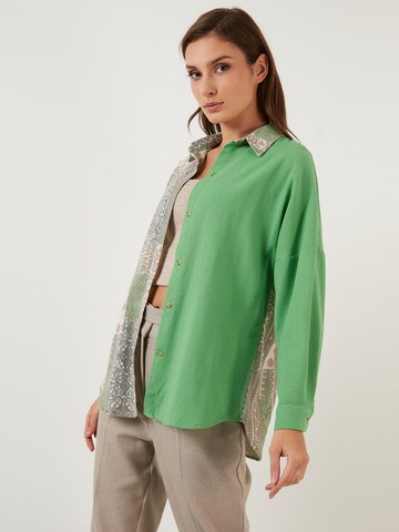 LELA Blouse in Groen: voorkant