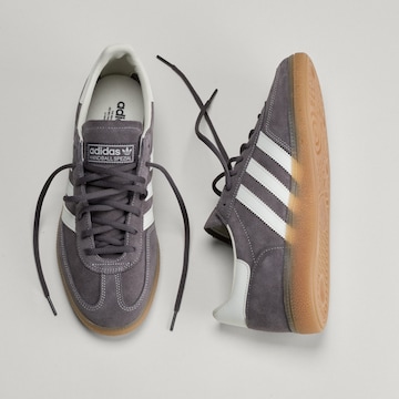 ADIDAS ORIGINALS Nízke tenisky 'Handball Spezial' - Sivá