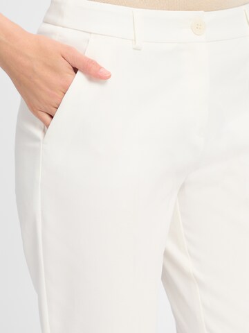 Coupe slim Pantalon à pince Marie Lund en beige