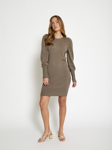 Robes en maille 'Anissa' Peppercorn en marron : devant