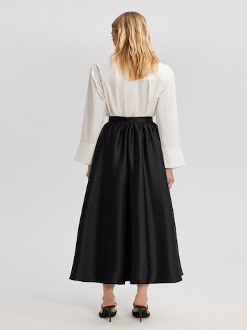 Touche Prive Skirt in Black