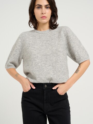Gestuz - Jersey 'AlphaGZ' en gris: frente