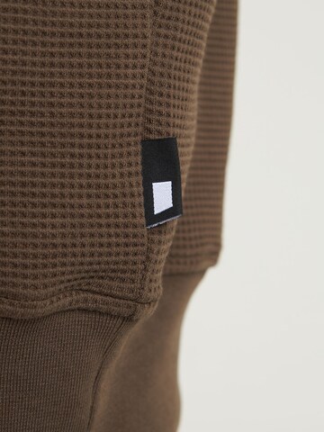 CHASIN' Sweatshirt 'Santi' in Brown