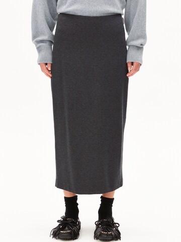 Jupe ARMEDANGELS en gris : devant