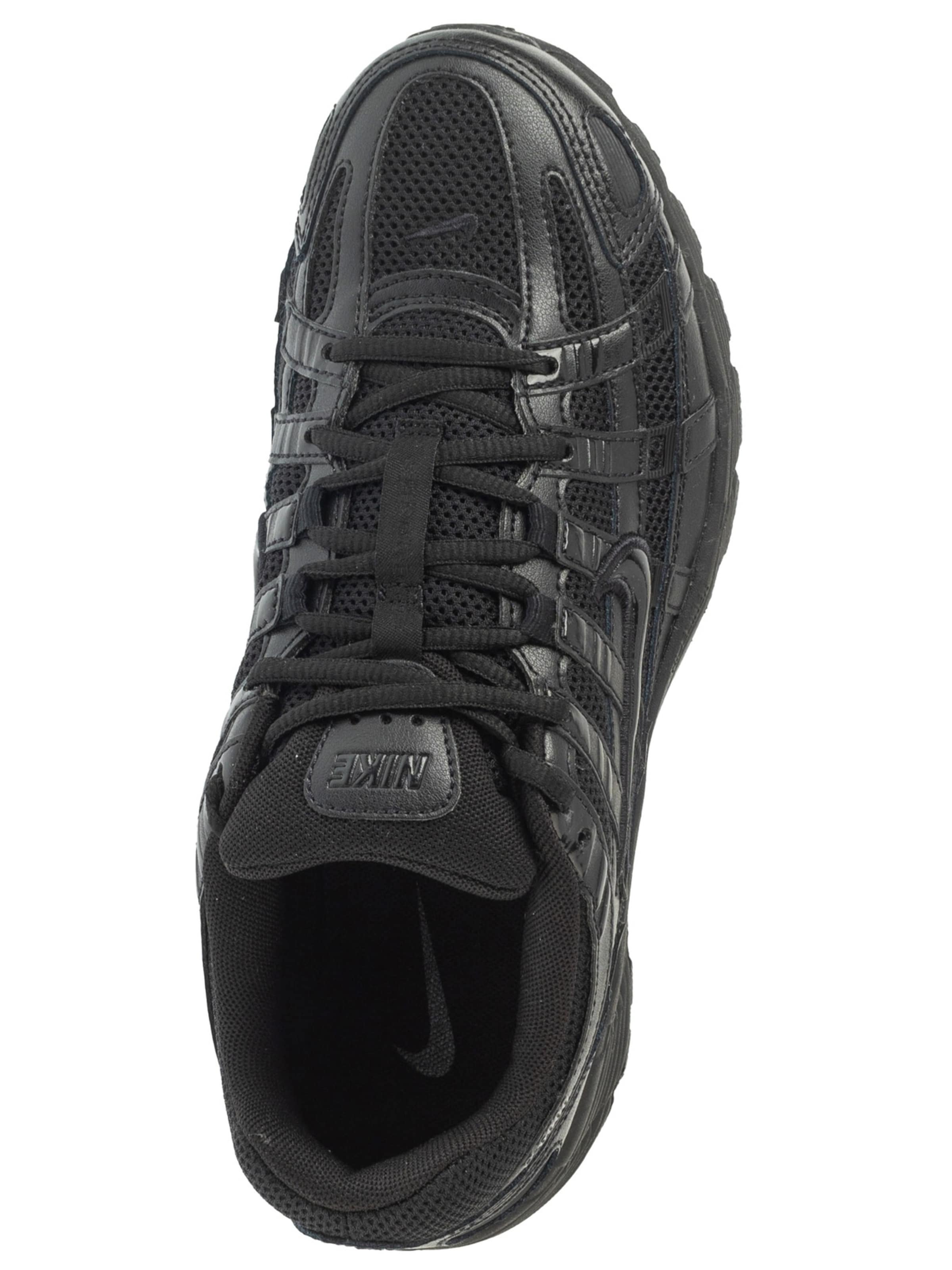 NIKE Sneakers in Black