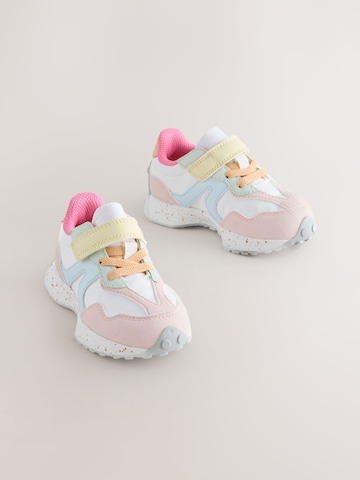 Baskets Next en blanc