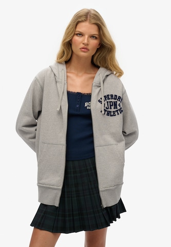 Veste de survêtement Superdry en gris : devant