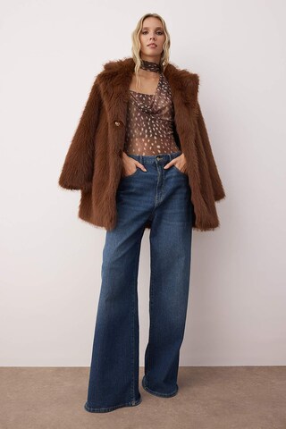 Trendyol Shirt body in Bruin