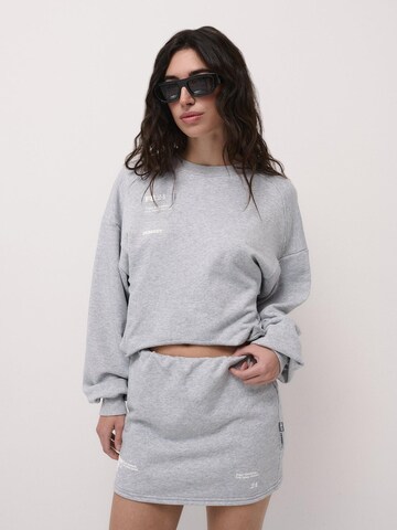 FEMSSY - Vestido 'PULSE' en gris