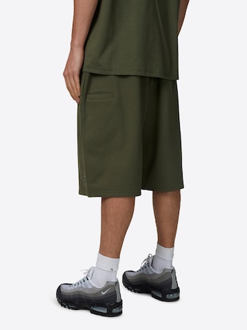 Loosefit Pantaloni di Good For Nothing in verde