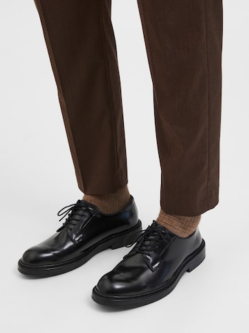 Pantofi cu șireturi de la SELECTED HOMME pe negru