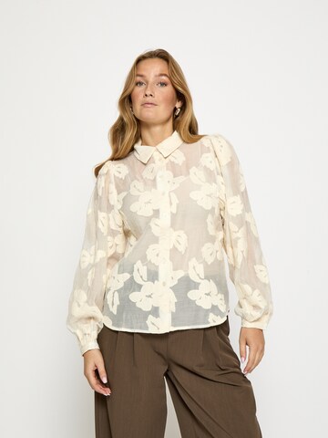 Peppercorn Shirt 'Magdalena' in White: front