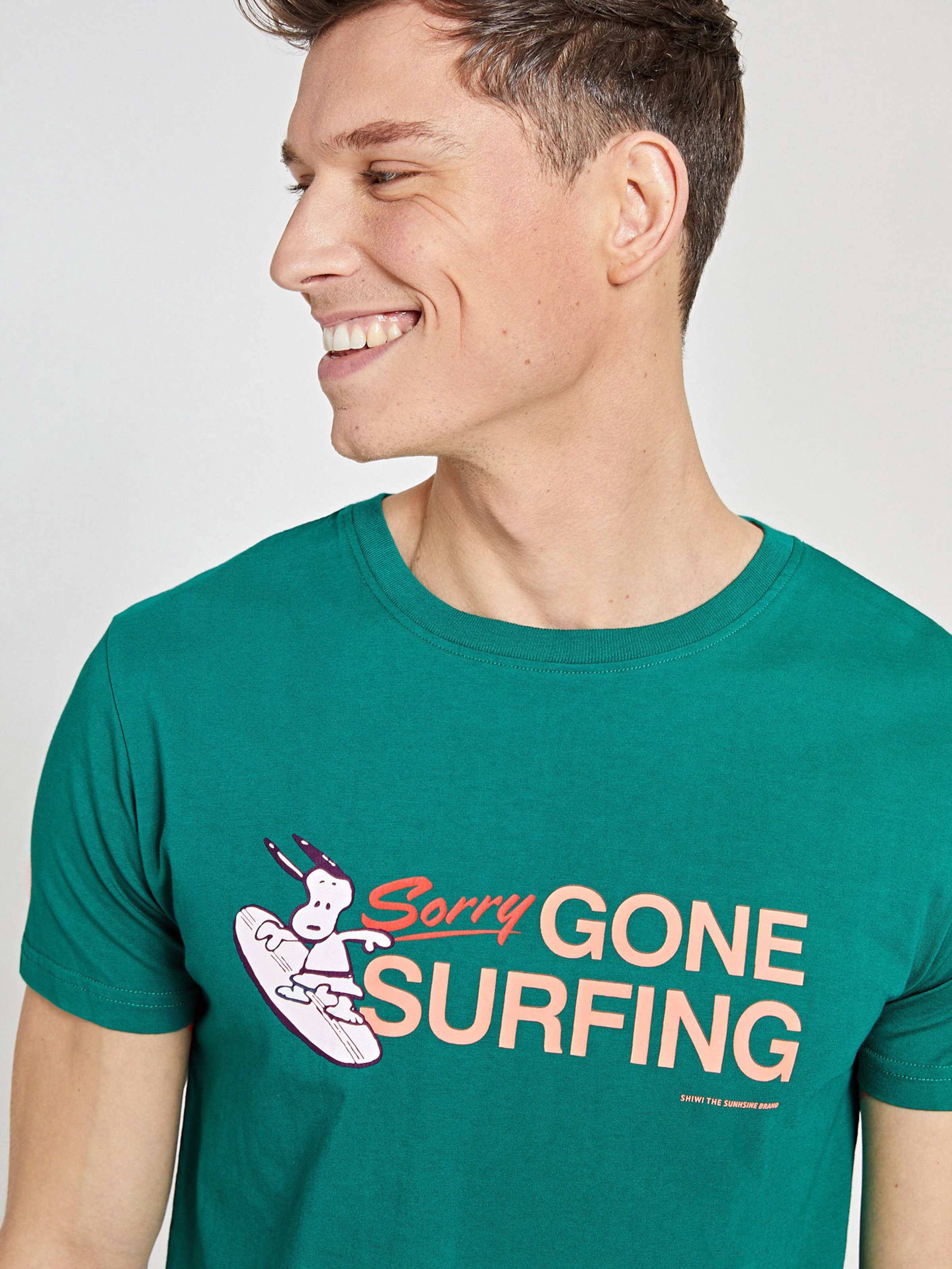 Männer Shirts Shiwi T-Shirt 'Snoopy Gone Surfing' in Grün - JP64636